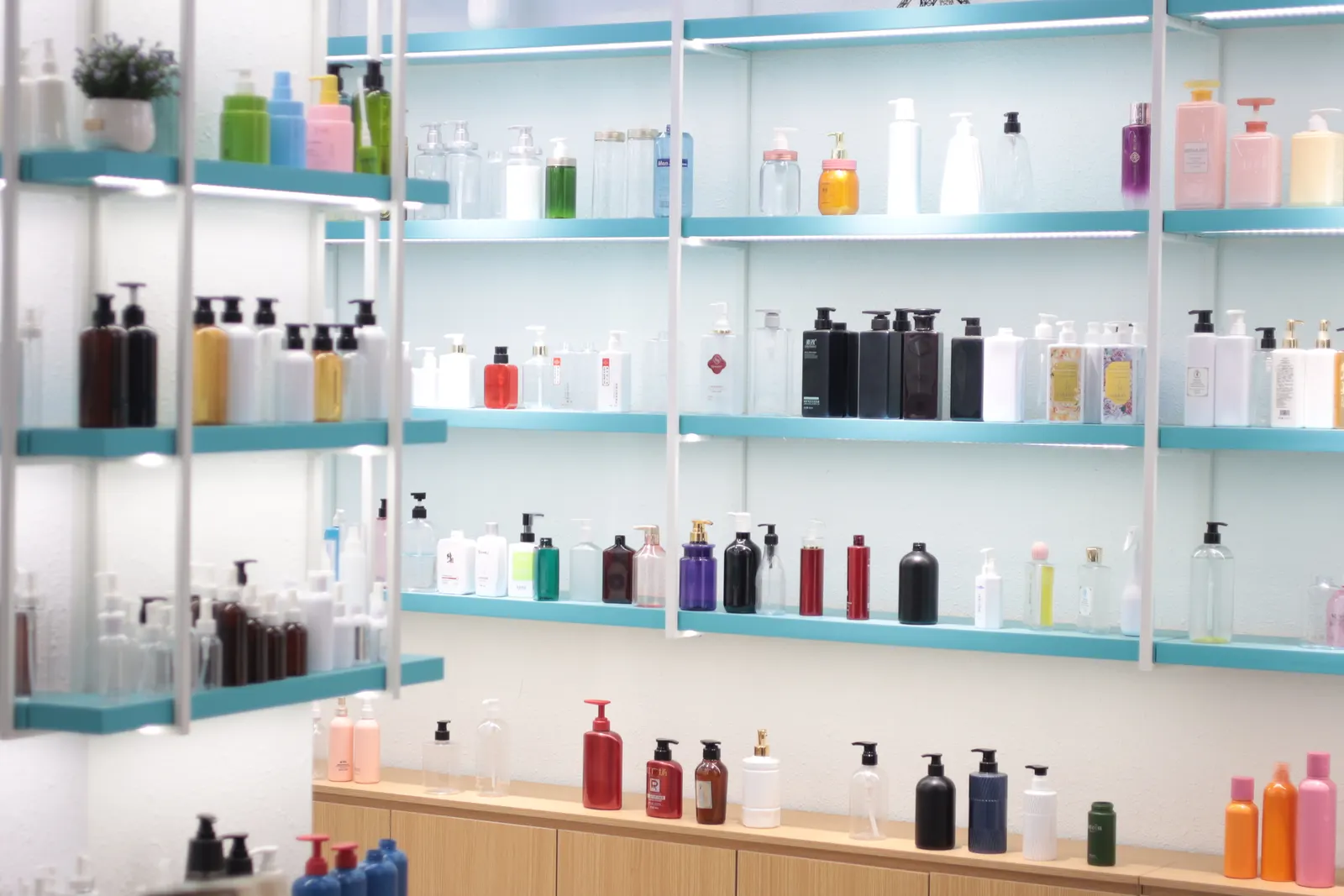 Bottles and dispensers displayed on shelves in the WDPACK showroom